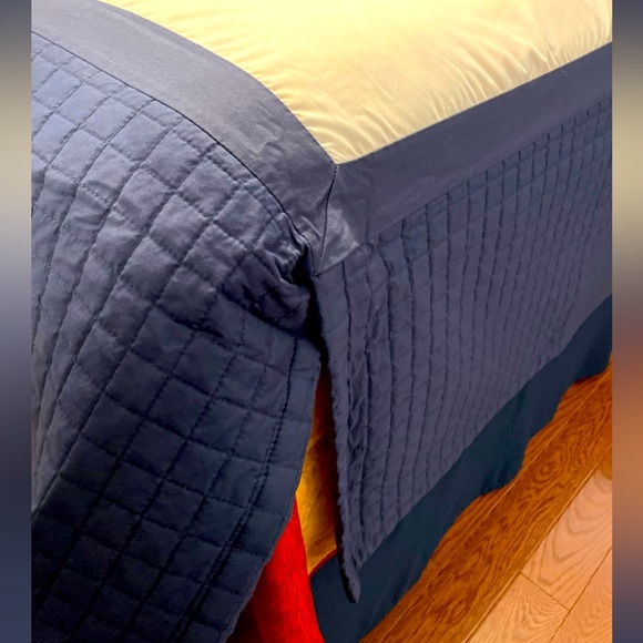 Hotel Linen Chest Bed Skirt - Double/ Full - Navy Blue - Picture 4 of 10